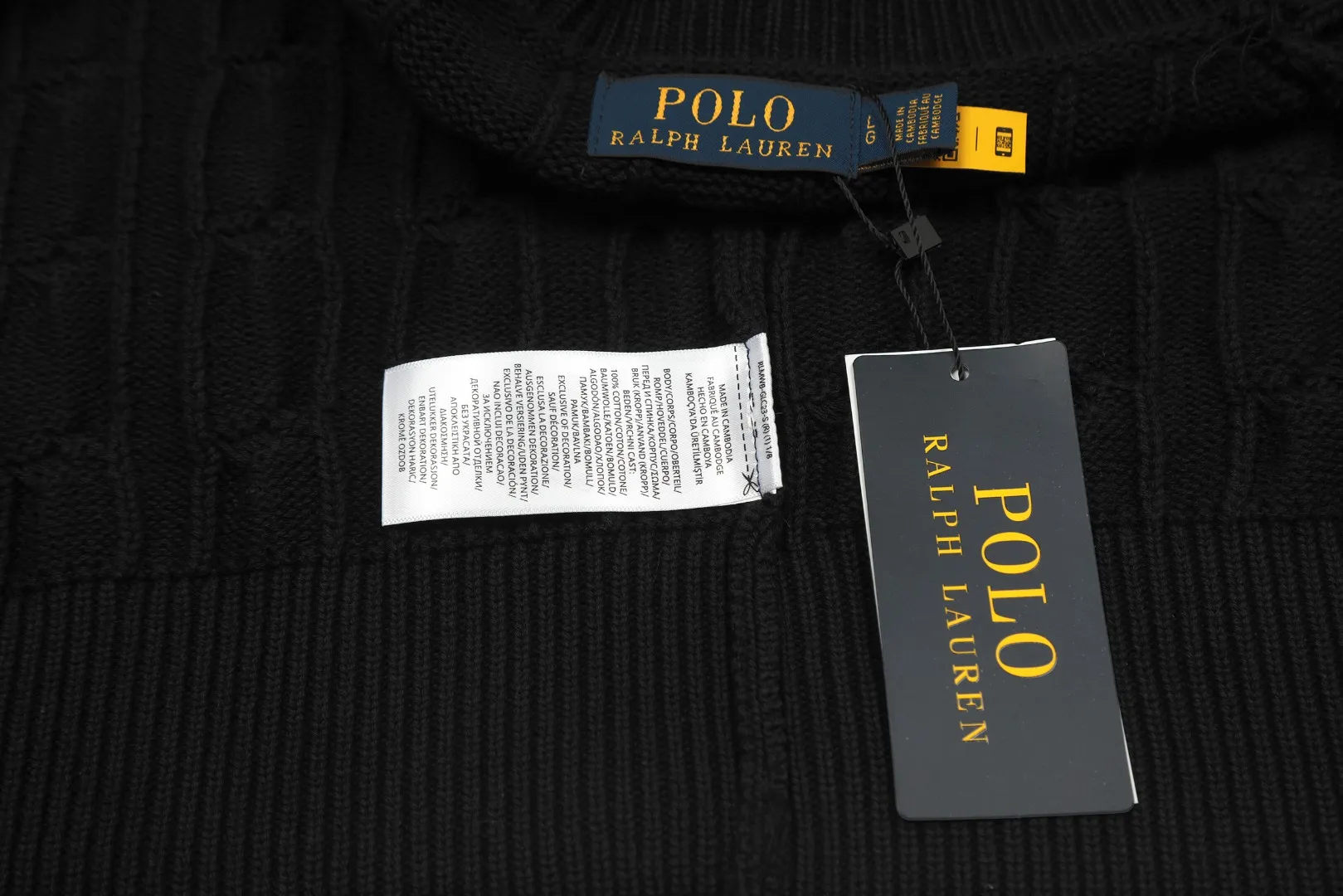 🅿️230 "Top quality" Style number: DS006# [Ralph Lauren round neck solid color pony embroidered logo twist knitted cardigan] ✅Ralph Lauren classic basic versatile knitted cardigan jacket for all seasons ✅Main supplier platform live broadcast Wholesale entity Replacement if out of stock No removal from shelves ✅ZP quality 1:1 version Scan code to enter the GF website Counter quality ✅Detailed quality The only one in Guangzhou Imported quality cotton yarn Focusing on high-end, cost-effective, and good quality. Needless to say, the version is restored to the original version. The maximum size can be worn up to 160 pounds. Loose, comfortable and stress-free. ✅The upper body is simple and easy to match. A must-have for goddess ootd. Good-looking clothes are never picky. A must-have in the goddess’ wardrobe. Size: S-XL. Color: Black, navy, off-white, gray, light blue, light pink, colorful blue, khaki, bright yellow, purple, Chinese red, turquoise green.